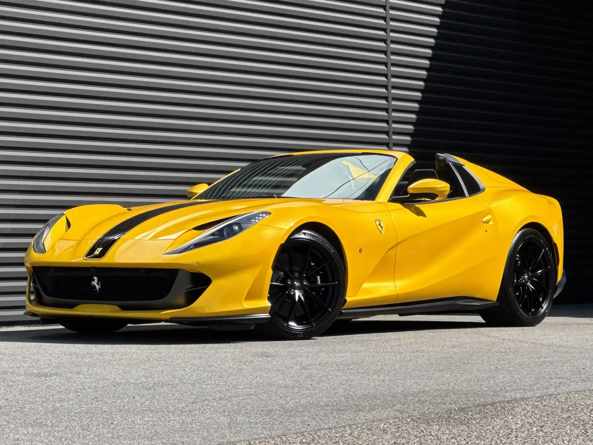 2022 Ferrari 812 Base's photo