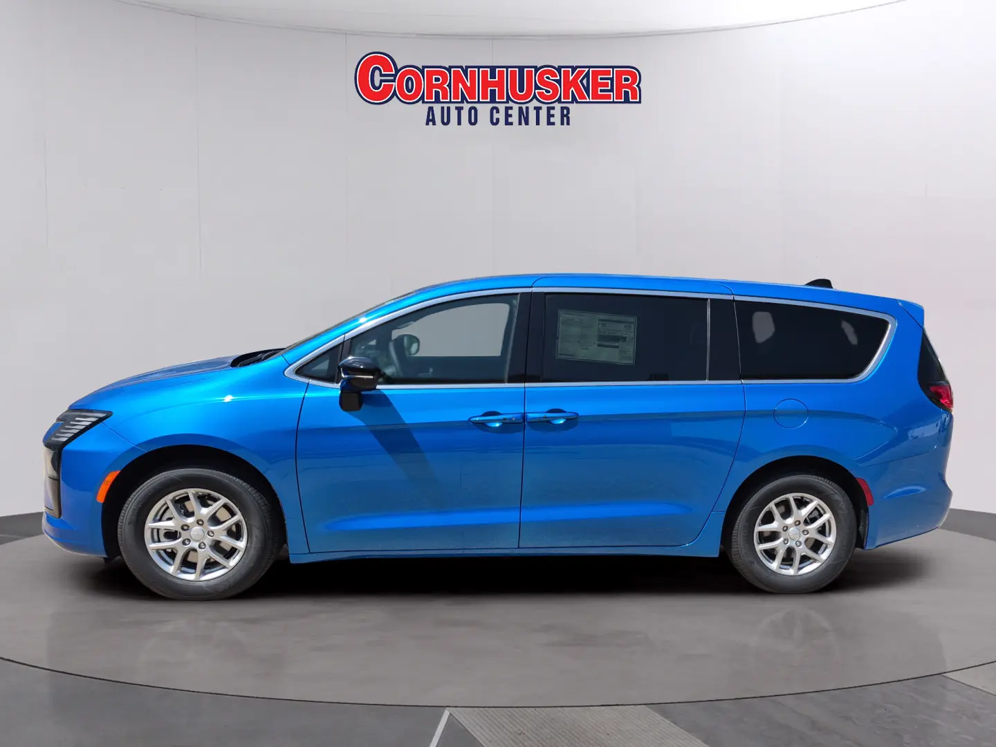 2027 Chrysler Pacifica Select photo 4