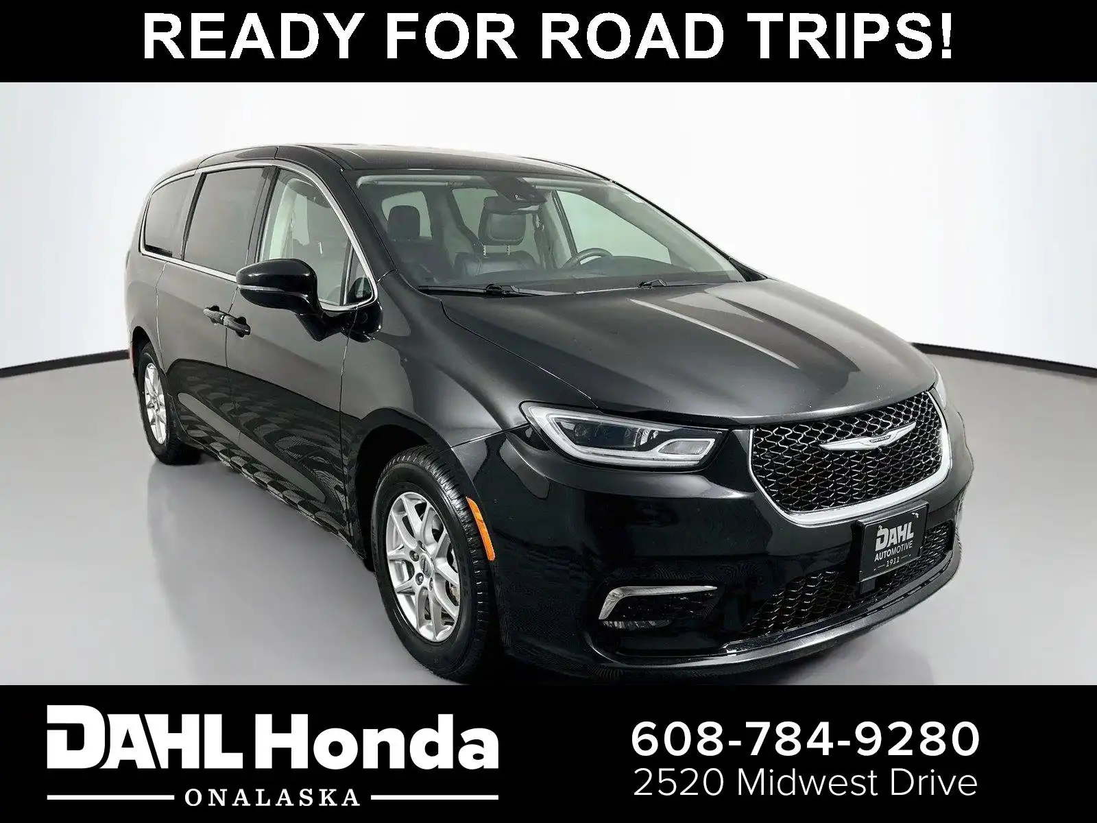 2024 Chrysler Pacifica Touring L's photo