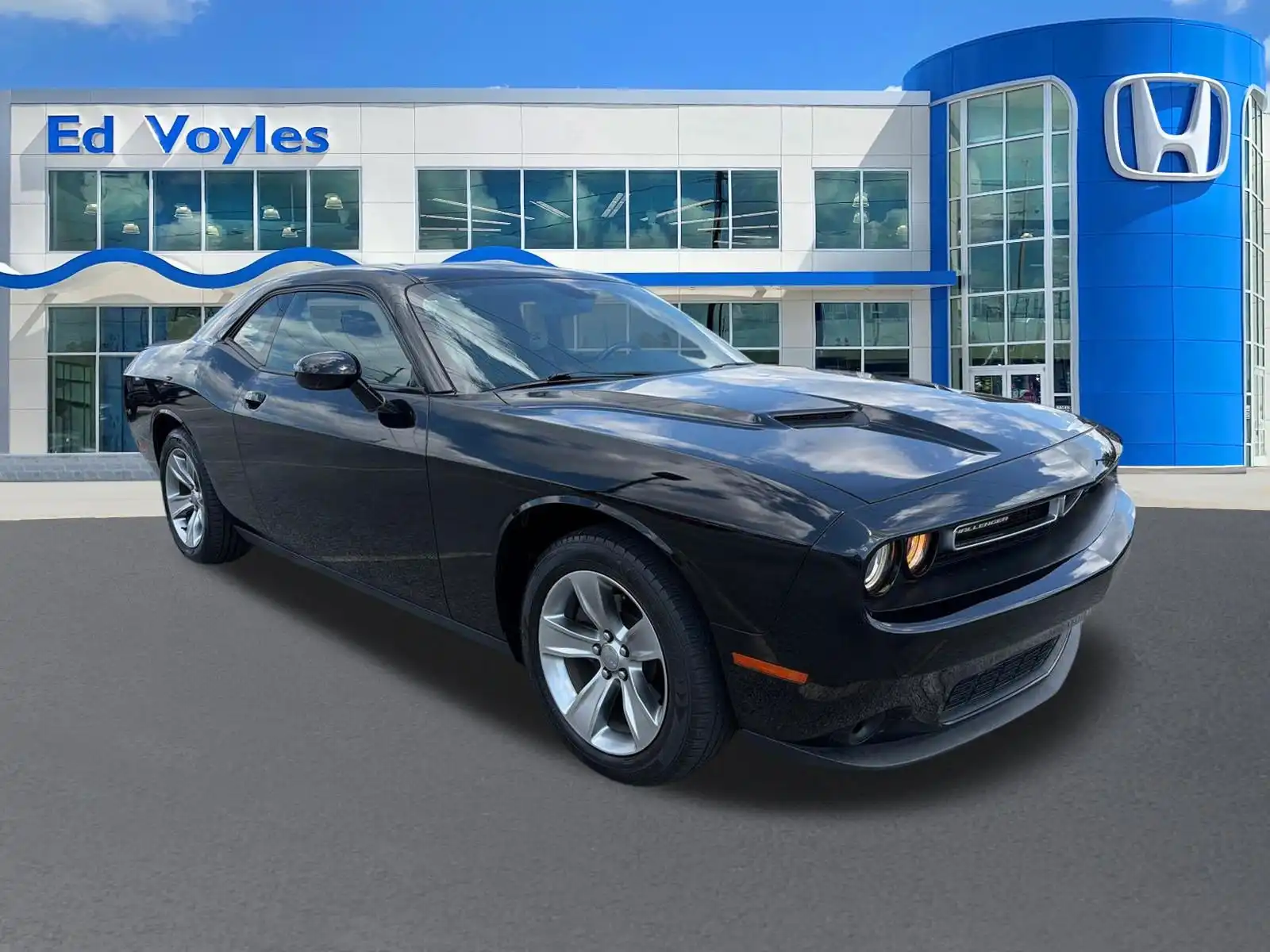2018 Dodge Challenger SXT's photo