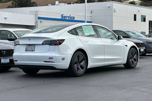 2019 Tesla Model 3 Standard Range Plus photo 3