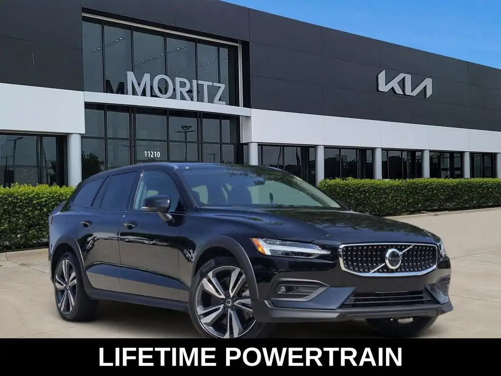 2025 Volvo V60 Cross Country B5 Plus AWD's photo