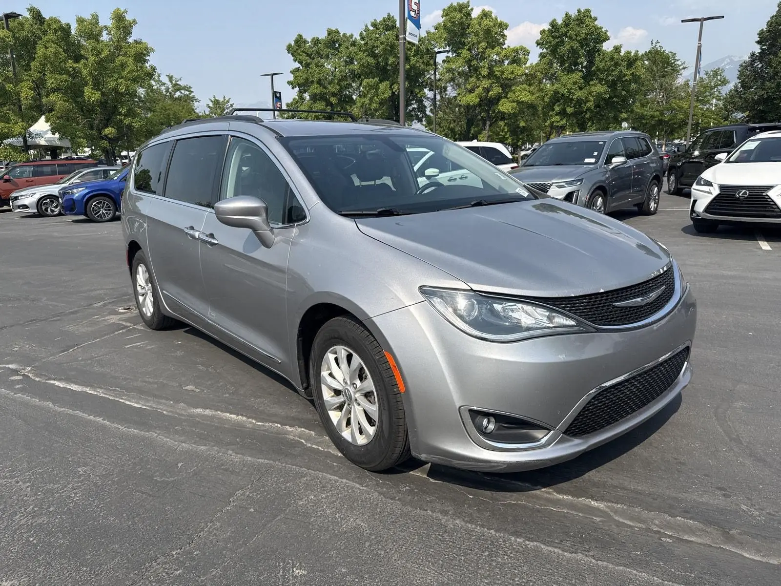 2017 Chrysler Pacifica Touring-L photo 5