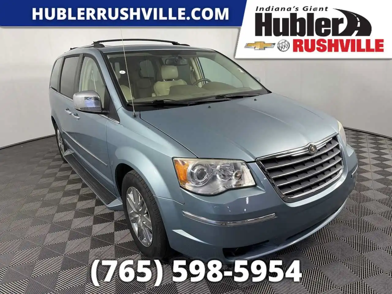 2010 Chrysler Town & Country Limited's photo