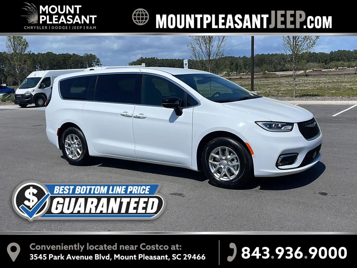 2026 Chrysler Pacifica Select's photo