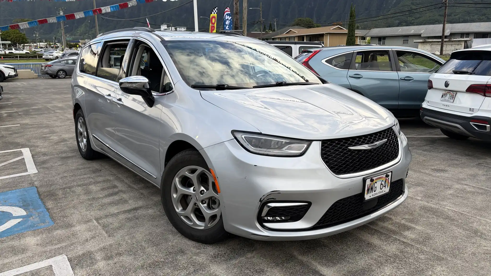 2023 Chrysler Pacifica Limited's photo