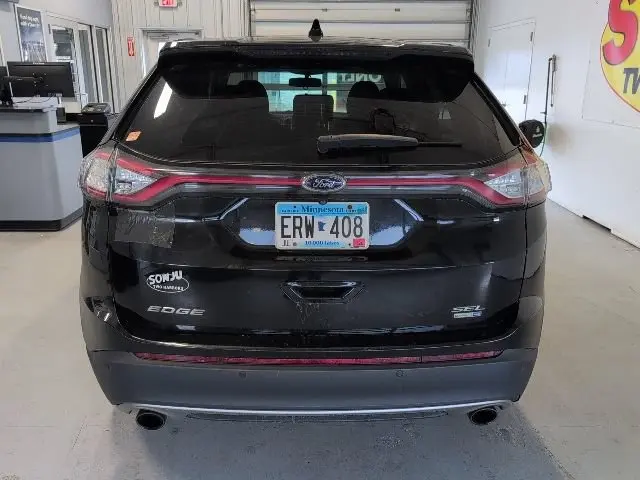2017 Ford Edge SEL AWD photo 4