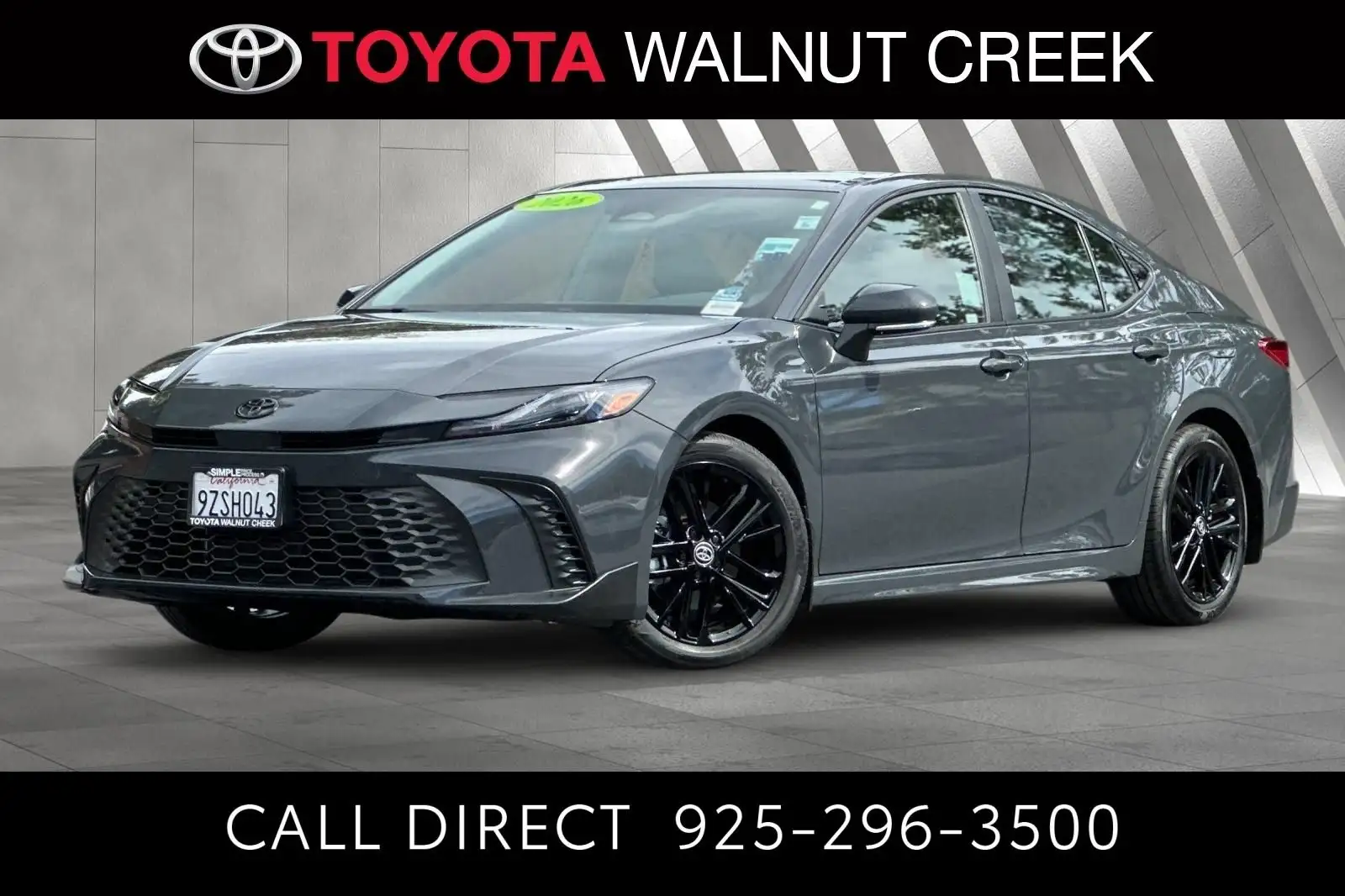 2026 Toyota Camry SE Hybrid's photo