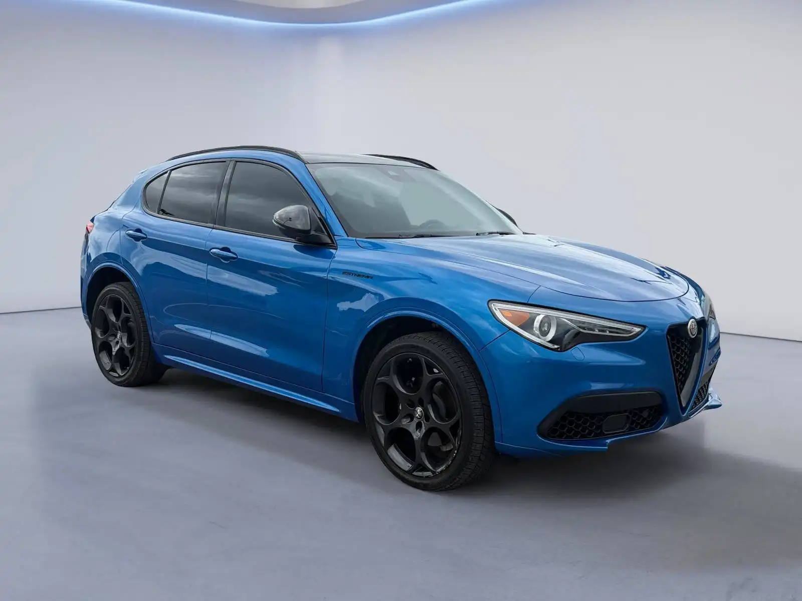 2023 Alfa Romeo Stelvio Estrema AWD's photo