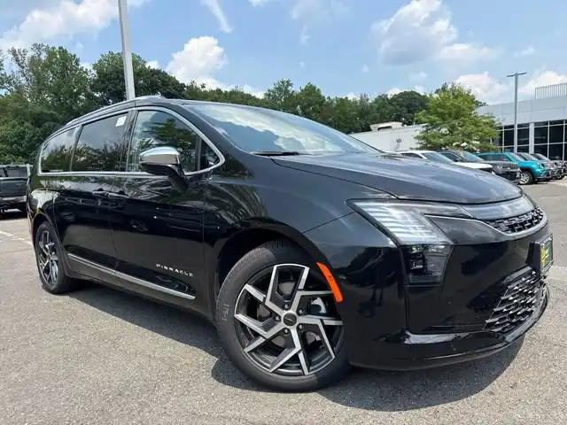 2027 Chrysler Pacifica Pinnacle's photo