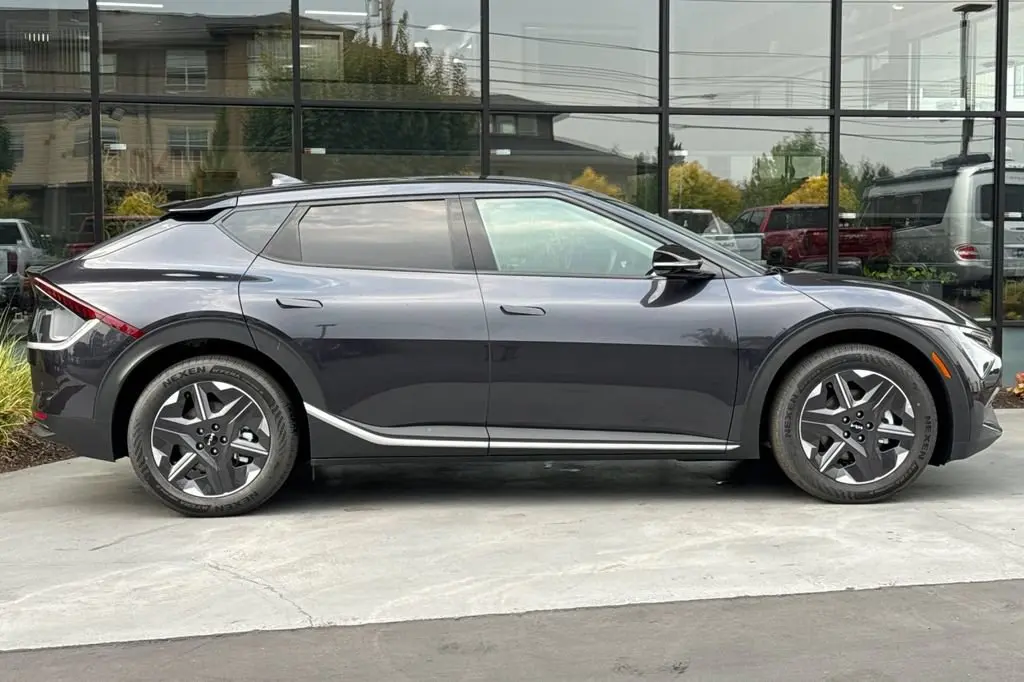 2026 Kia EV6 L Light R photo 3