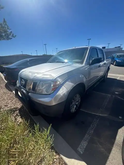 2016 Nissan Frontier 4.0 SV Crew Cab 2WD Auto SWB's photo