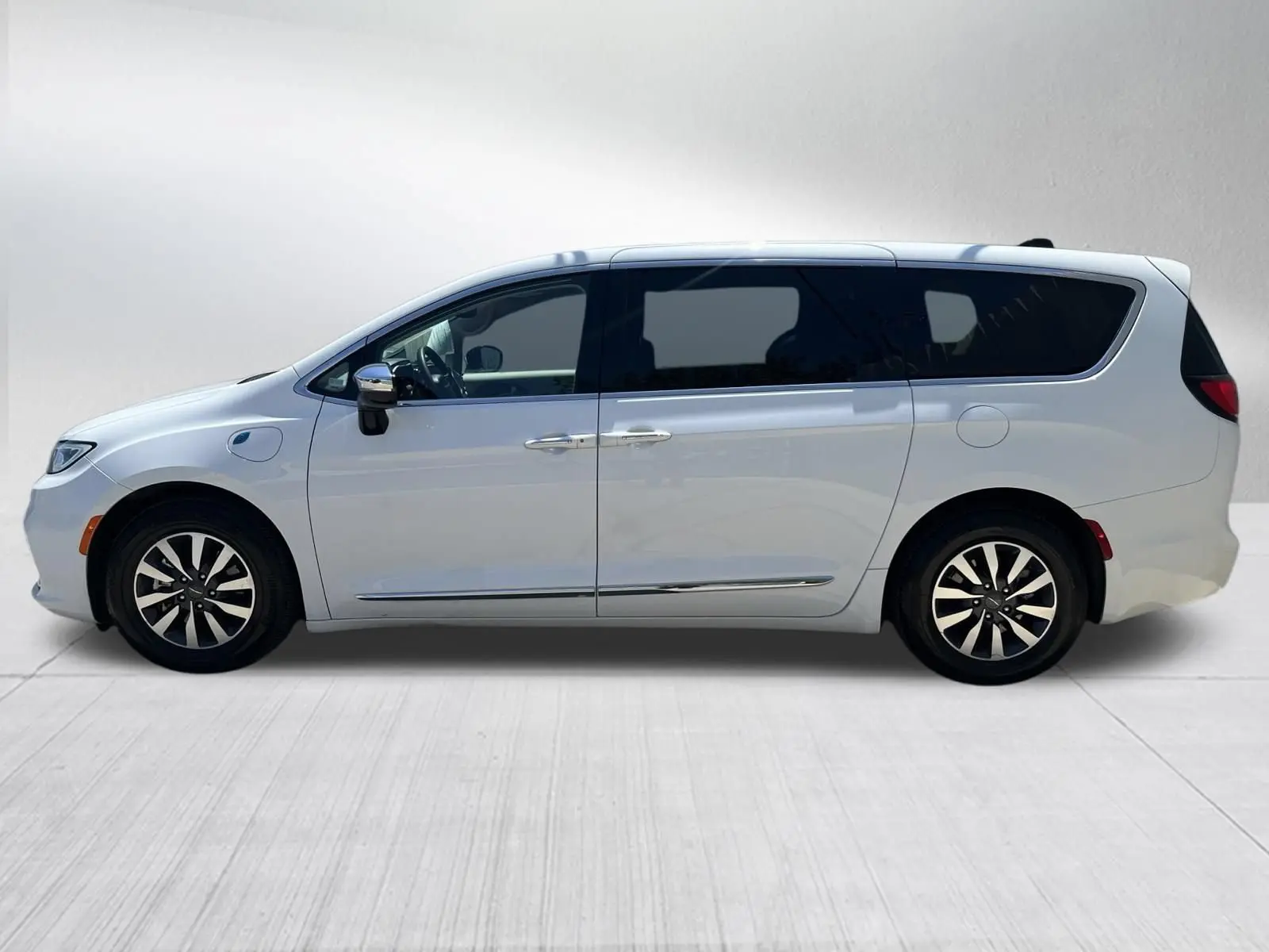 2023 Chrysler Pacifica Hybrid Limited photo 4