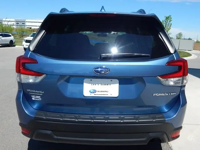 2021 Subaru Forester Premium photo 3