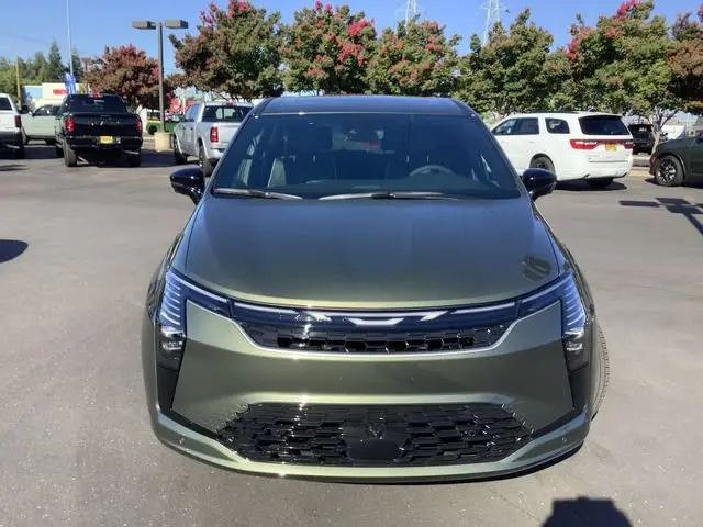 2027 Chrysler Pacifica Limited photo 4