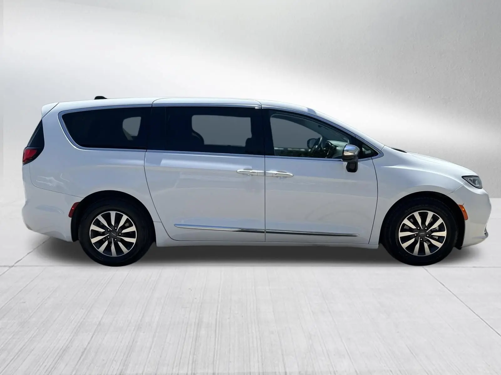 2023 Chrysler Pacifica Hybrid Limited photo 5