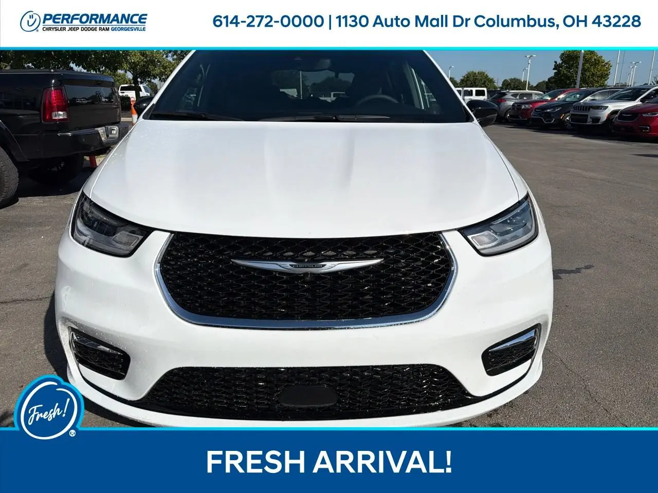 2026 Chrysler Pacifica Select photo 3