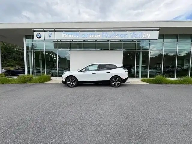 2024 BMW iX xDrive50's photo
