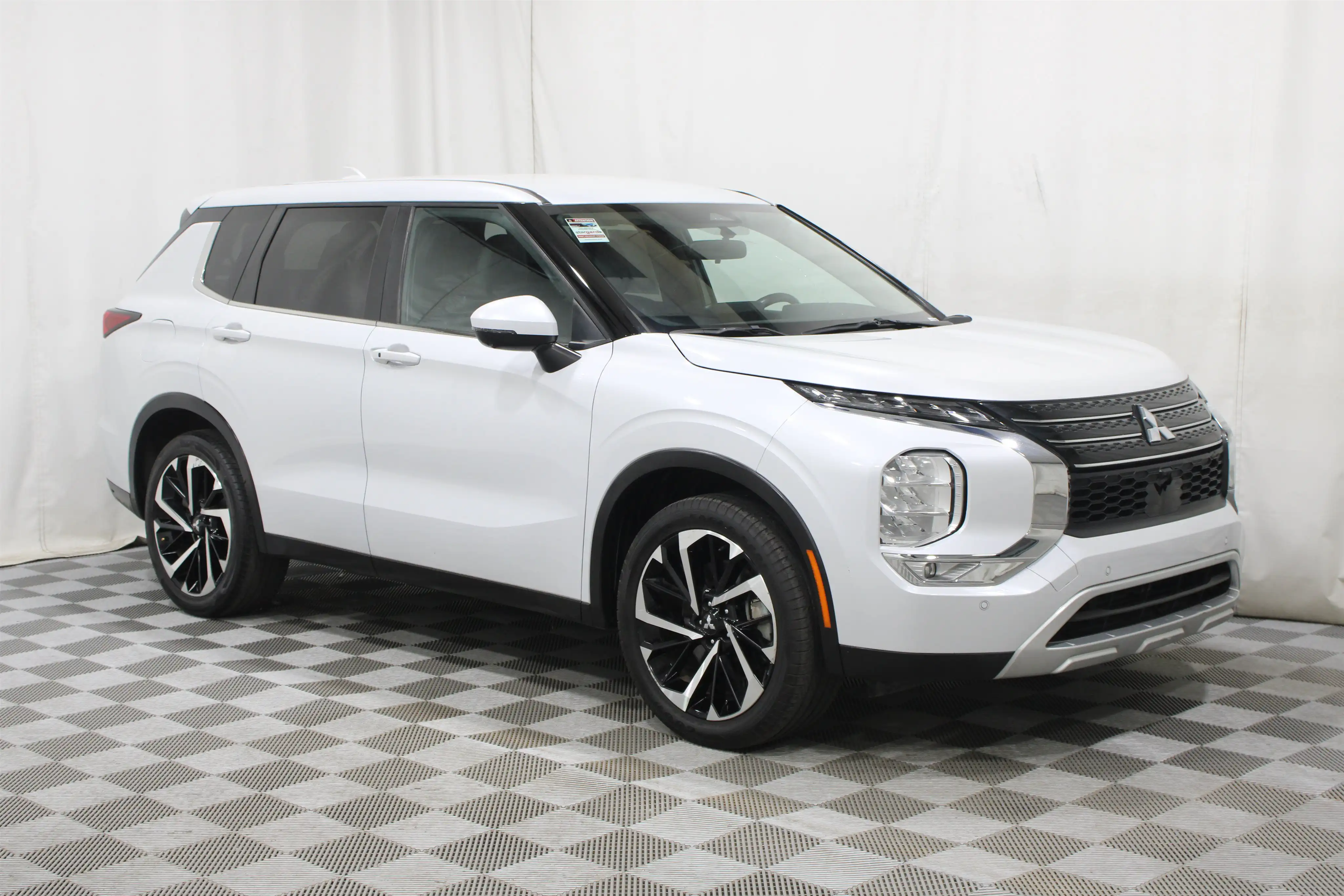 2024 Mitsubishi Outlander SE 2WD's photo