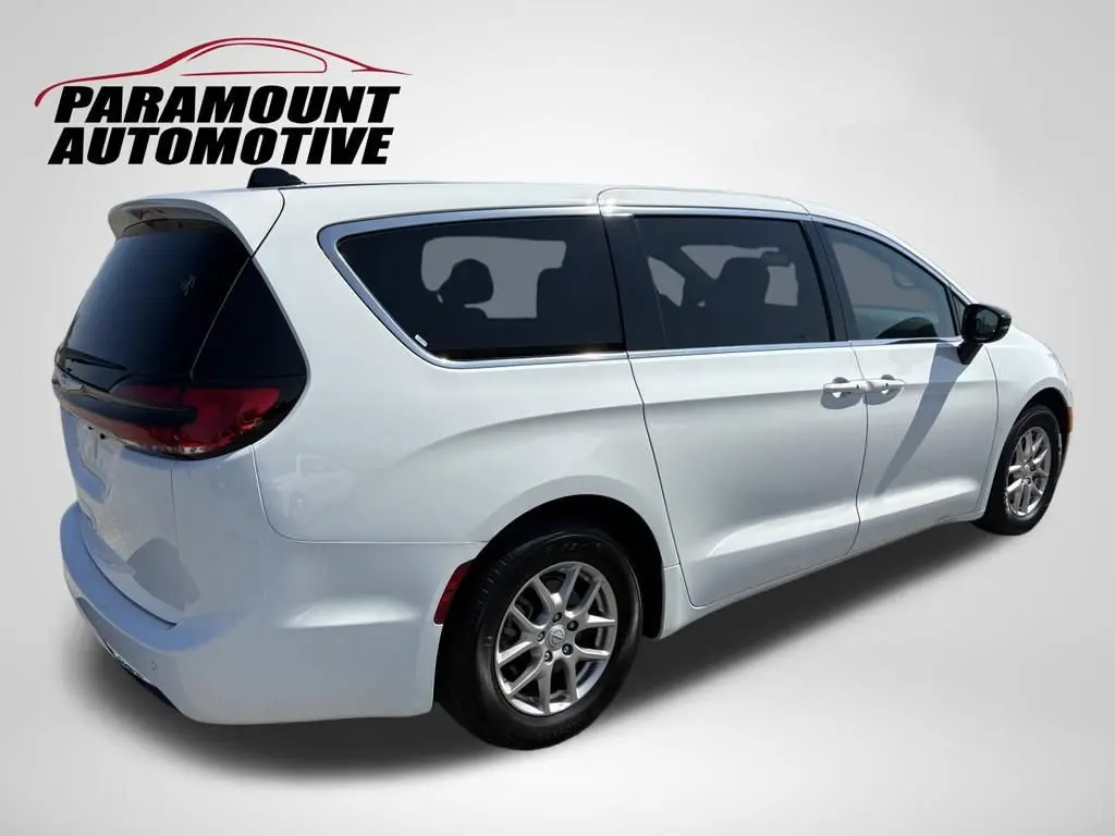 2025 Chrysler Pacifica Select photo 4