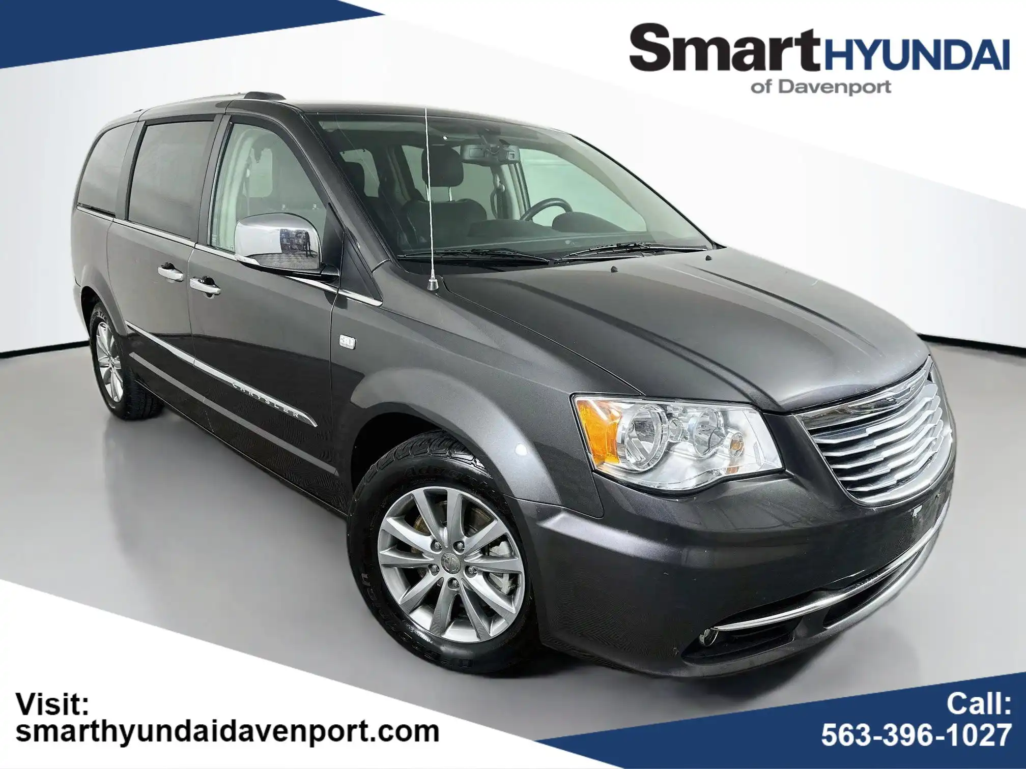2014 Chrysler Town & Country Touring-L's photo