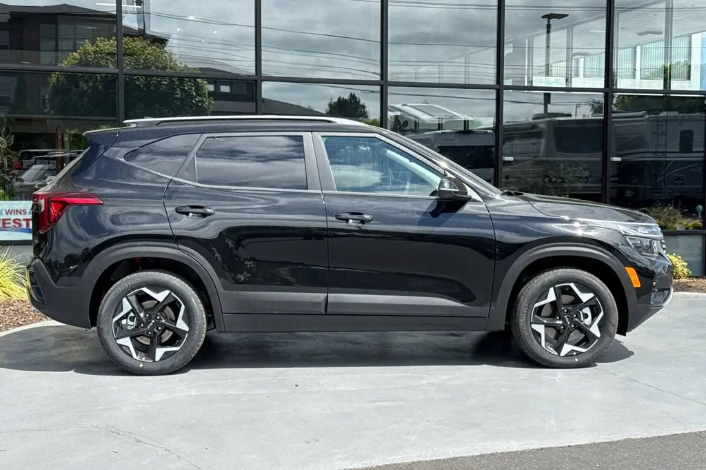 2026 Kia Seltos S AWD photo 3