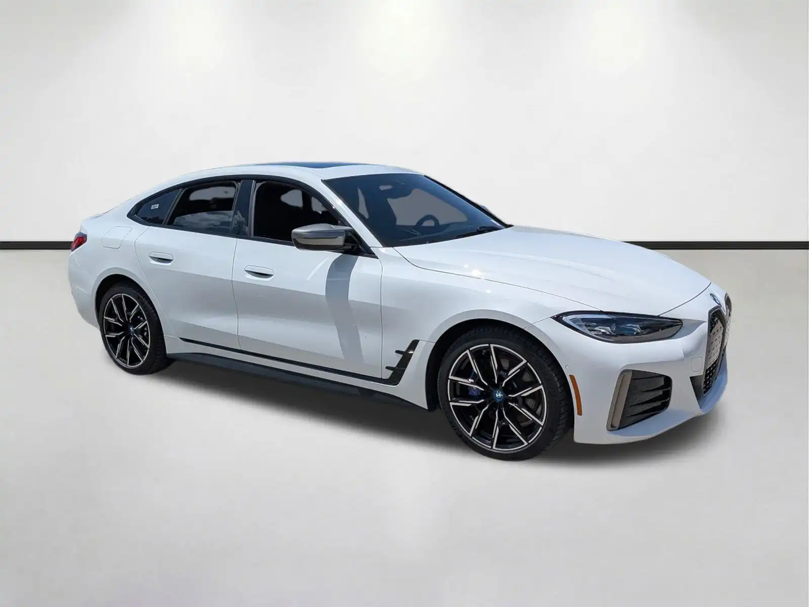 2023 BMW i4 M50's photo