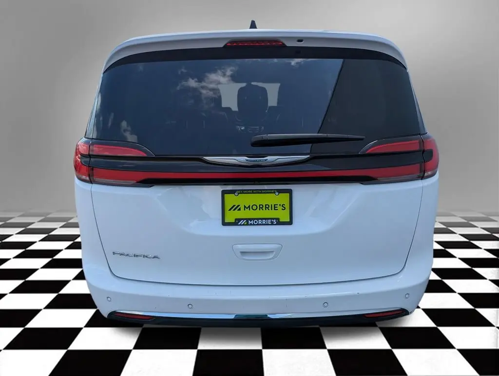 2023 Chrysler Pacifica Touring L photo 5