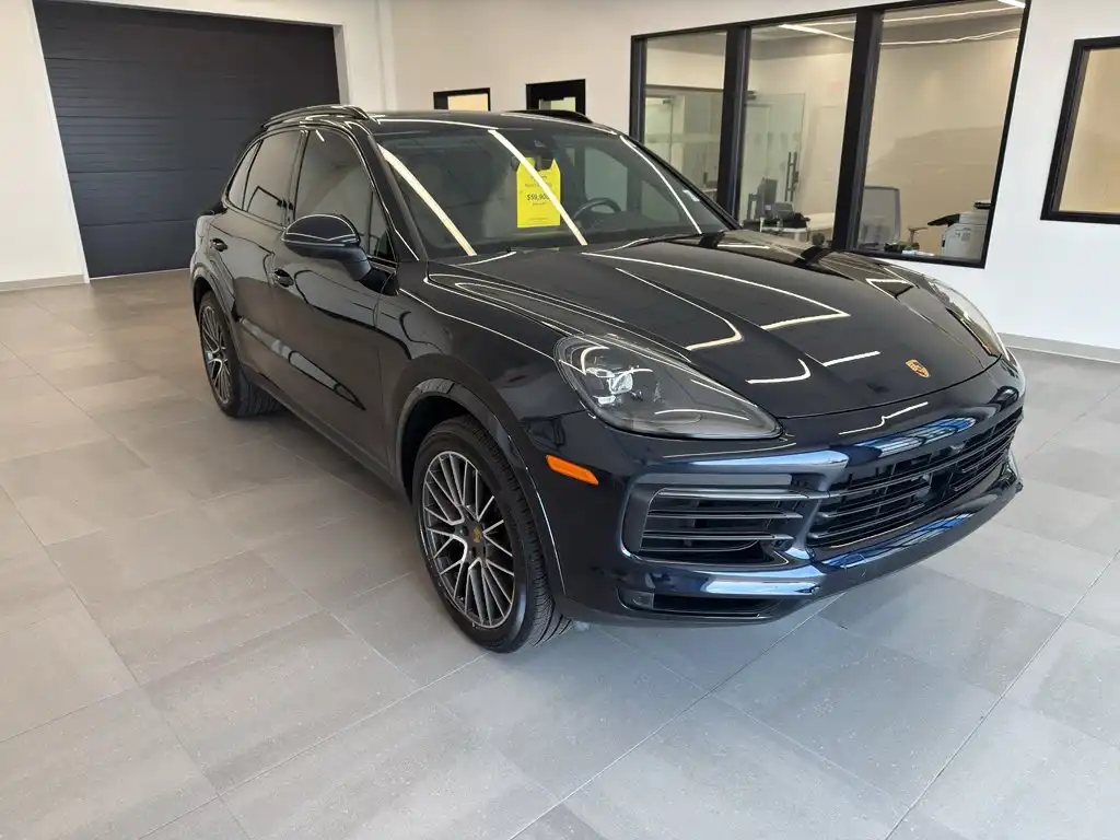 2023 Porsche Cayenne Platinum Edition's photo