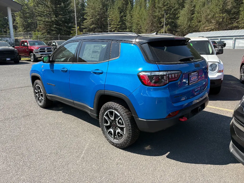 2026 Jeep Compass Trailhawk 4WD photo 3