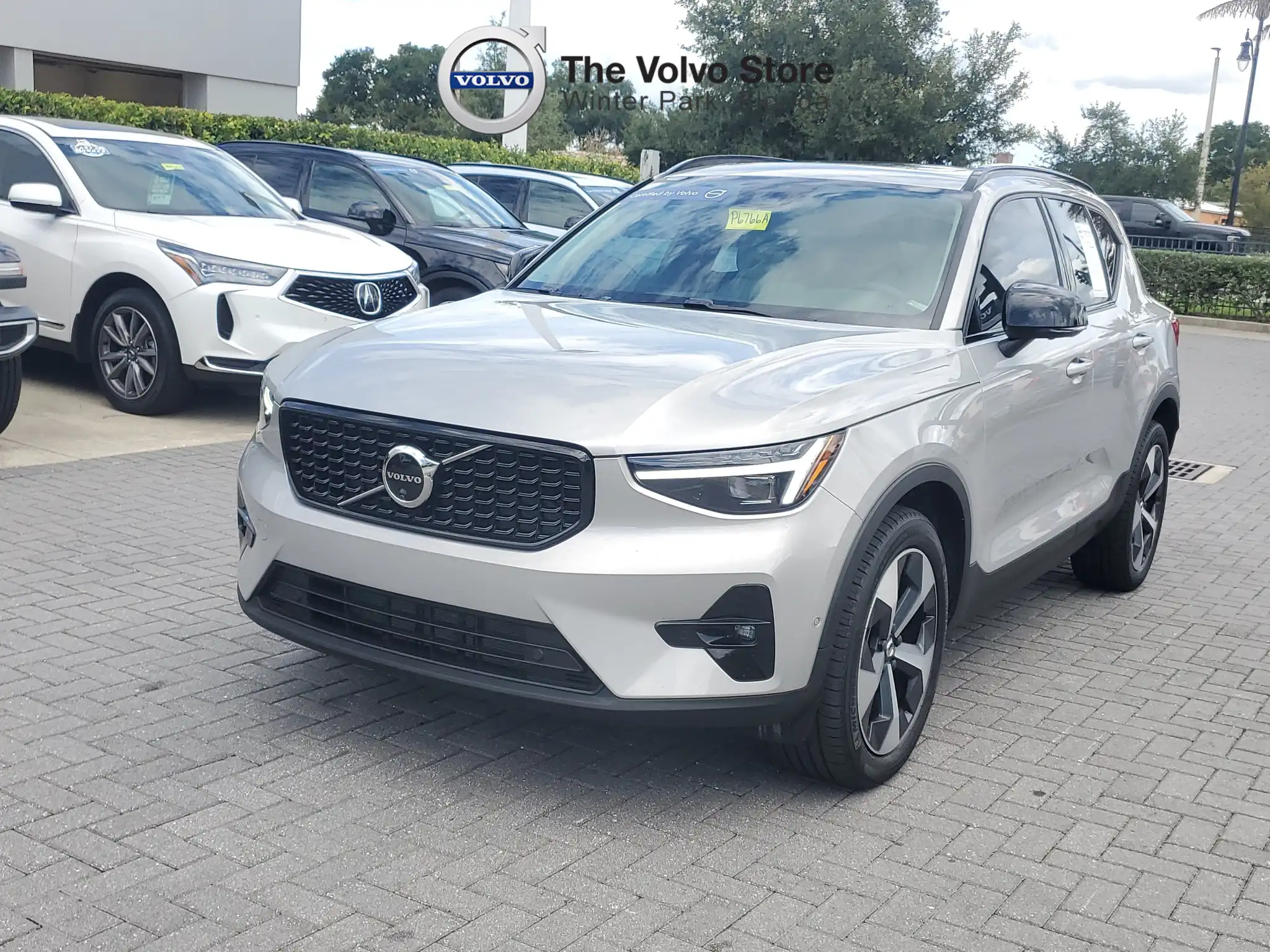 2025 Volvo XC40 B5 Plus Dark AWD's photo