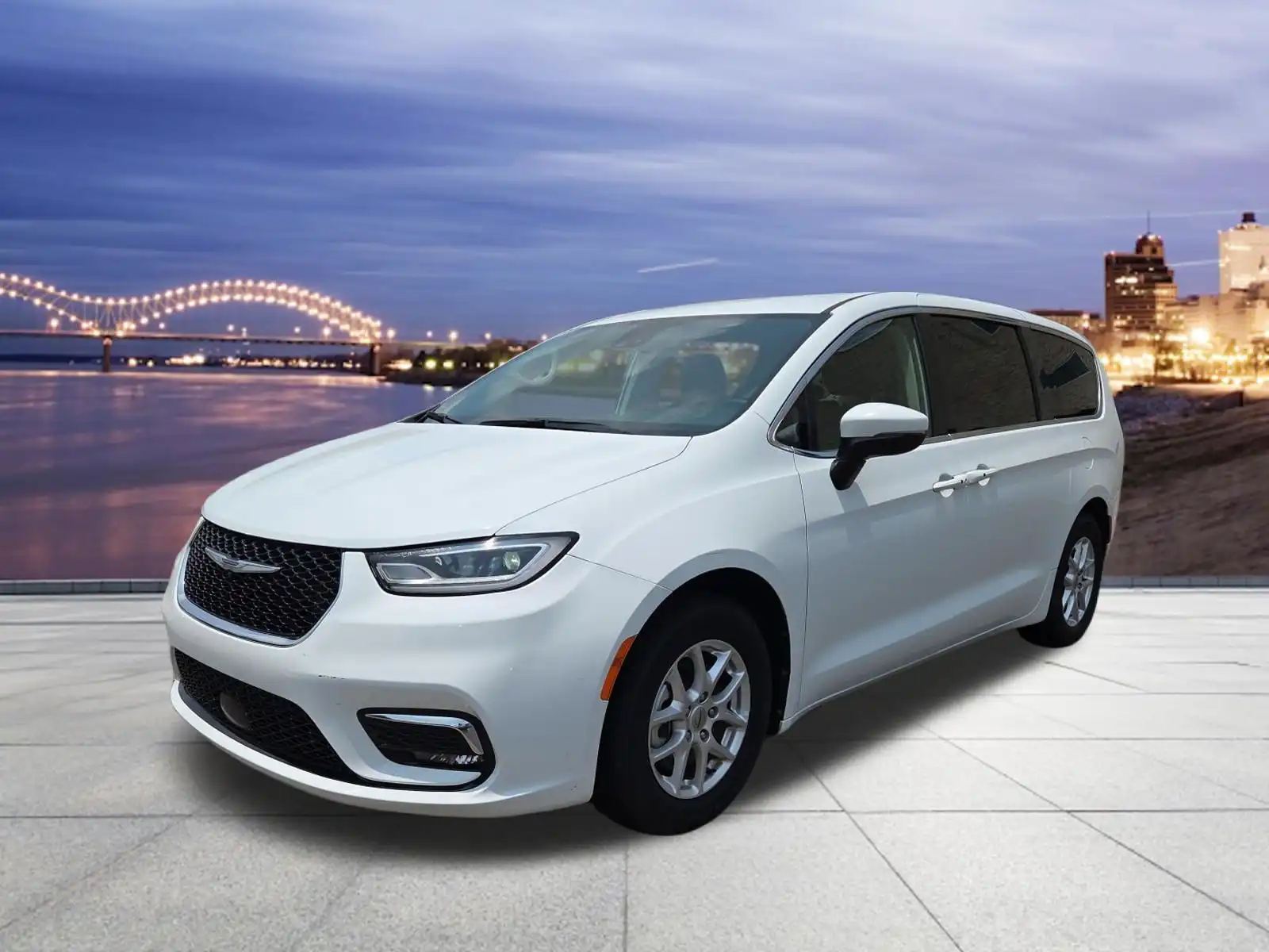 2023 Chrysler Pacifica Touring L's photo