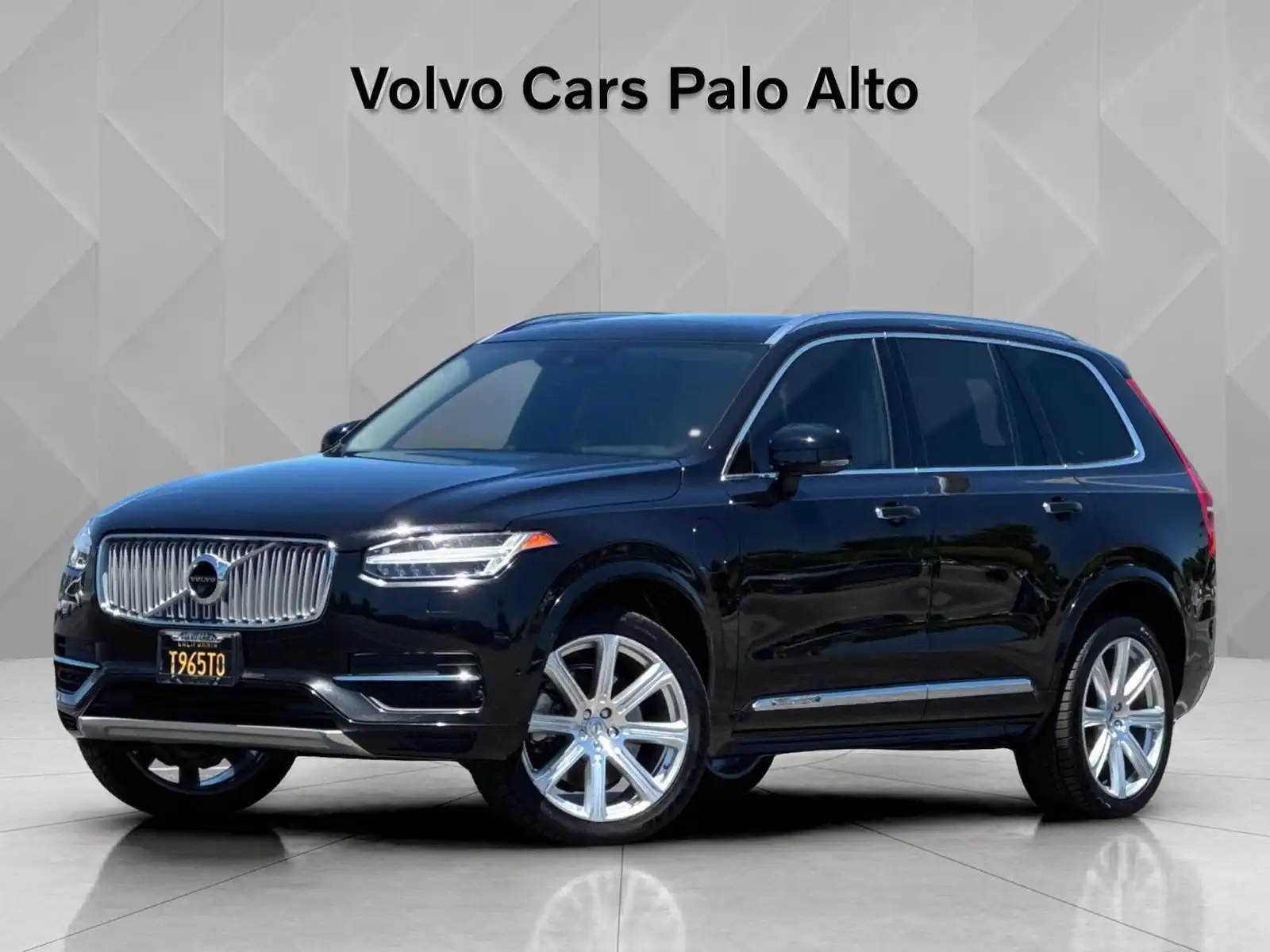 2016 Volvo XC90 T8 Twin Engine PHEV Inscription's photo