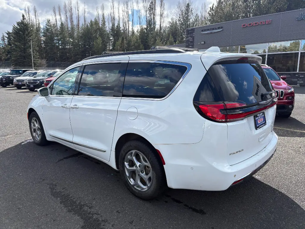 2022 Chrysler Pacifica Limited photo 3
