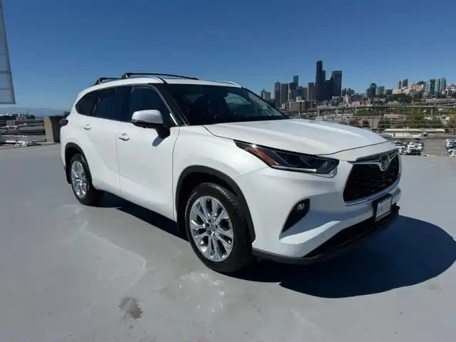 2023 Toyota Highlander Limited AWD's photo