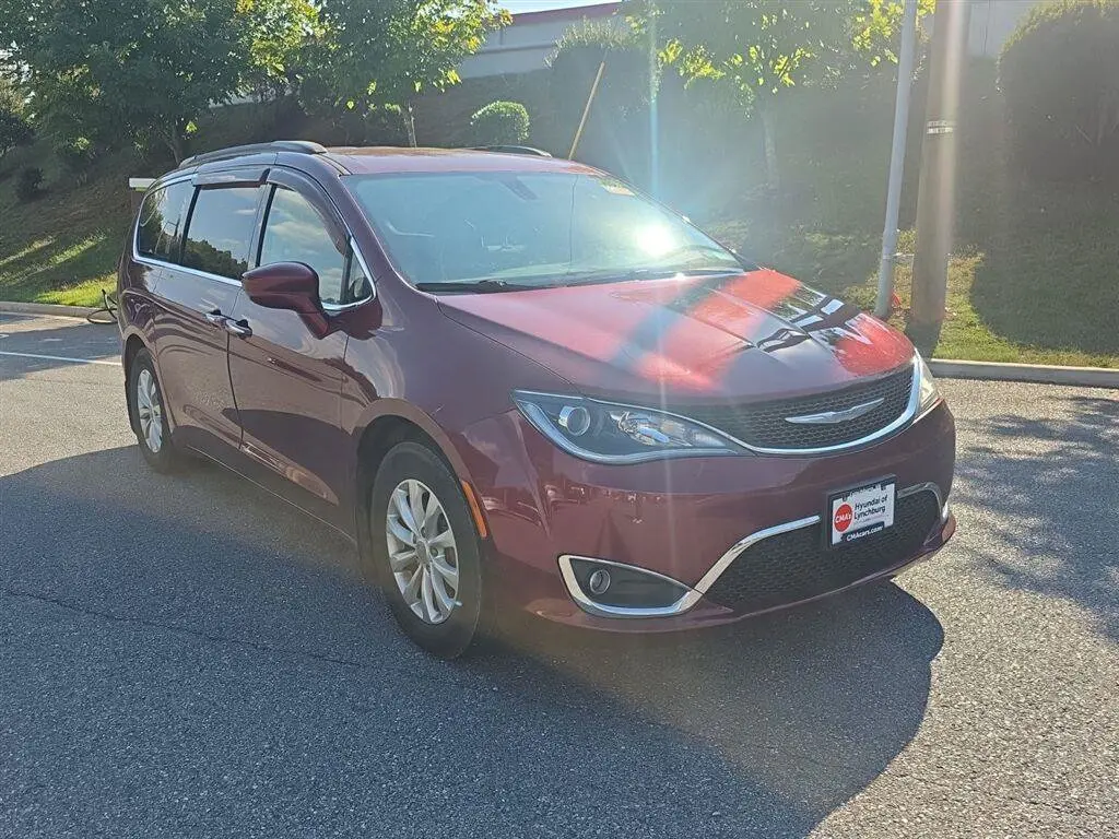 2018 Chrysler Pacifica Touring Plus photo 4