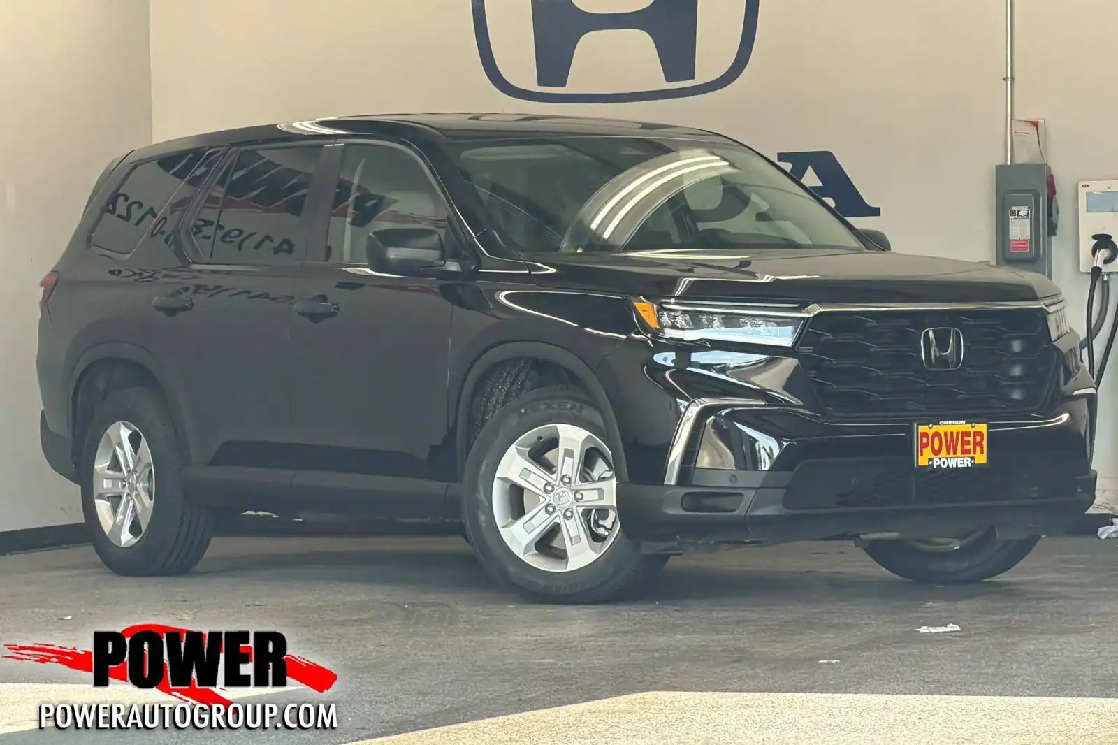 2023 Honda Pilot LX AWD's photo