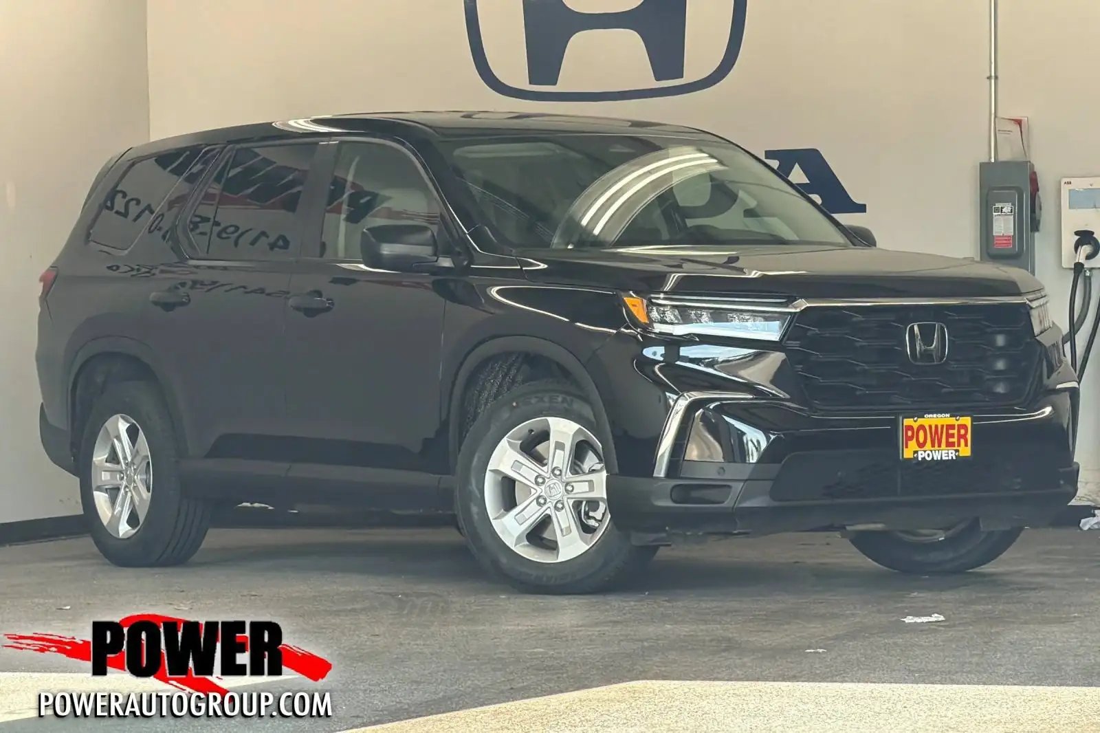 2023 Honda Pilot LX AWD's photo