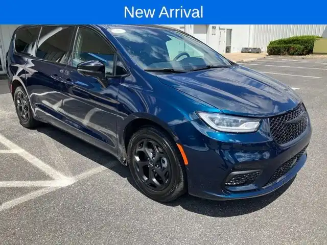 2024 Chrysler Pacifica Hybrid Select S-Appearance PHEV's photo