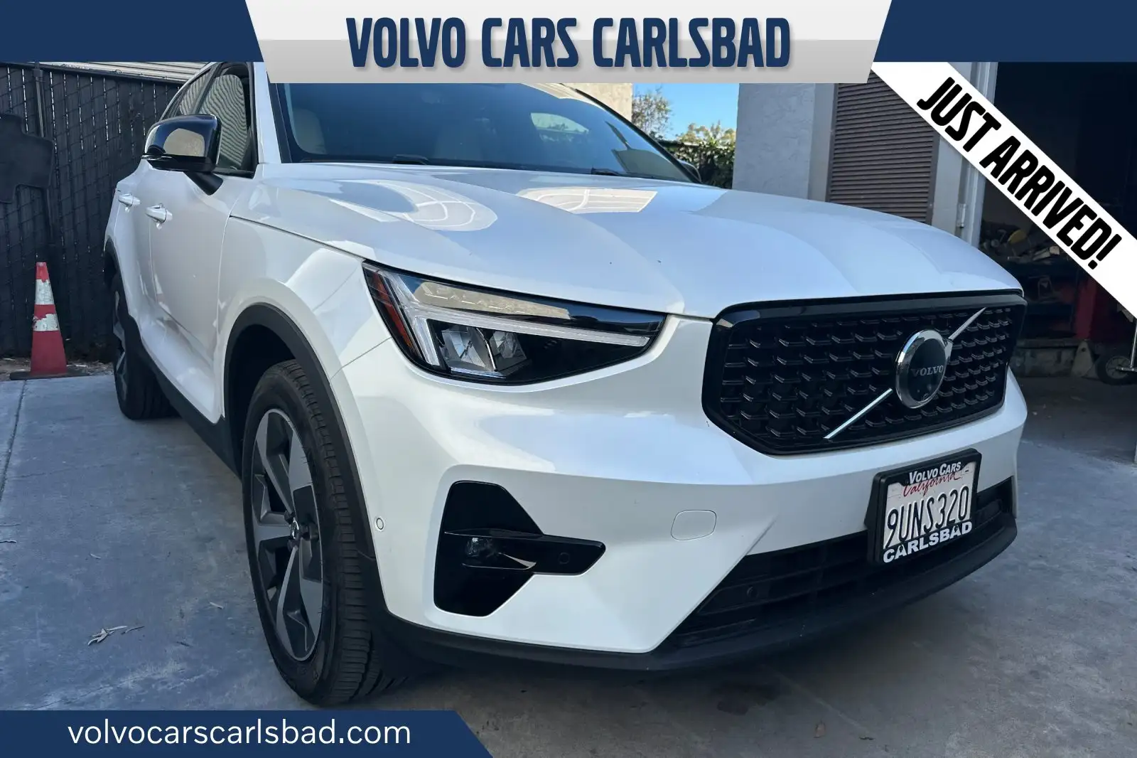 2025 Volvo XC40 B5 Plus Dark AWD's photo