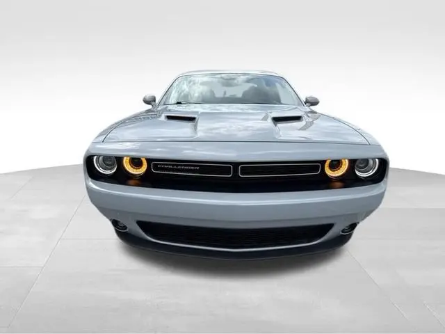 2021 Dodge Challenger SXT Auto photo 3