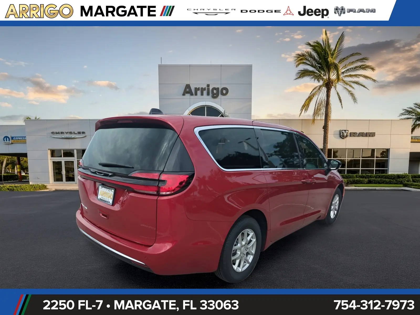 2027 Chrysler Pacifica Select photo 5