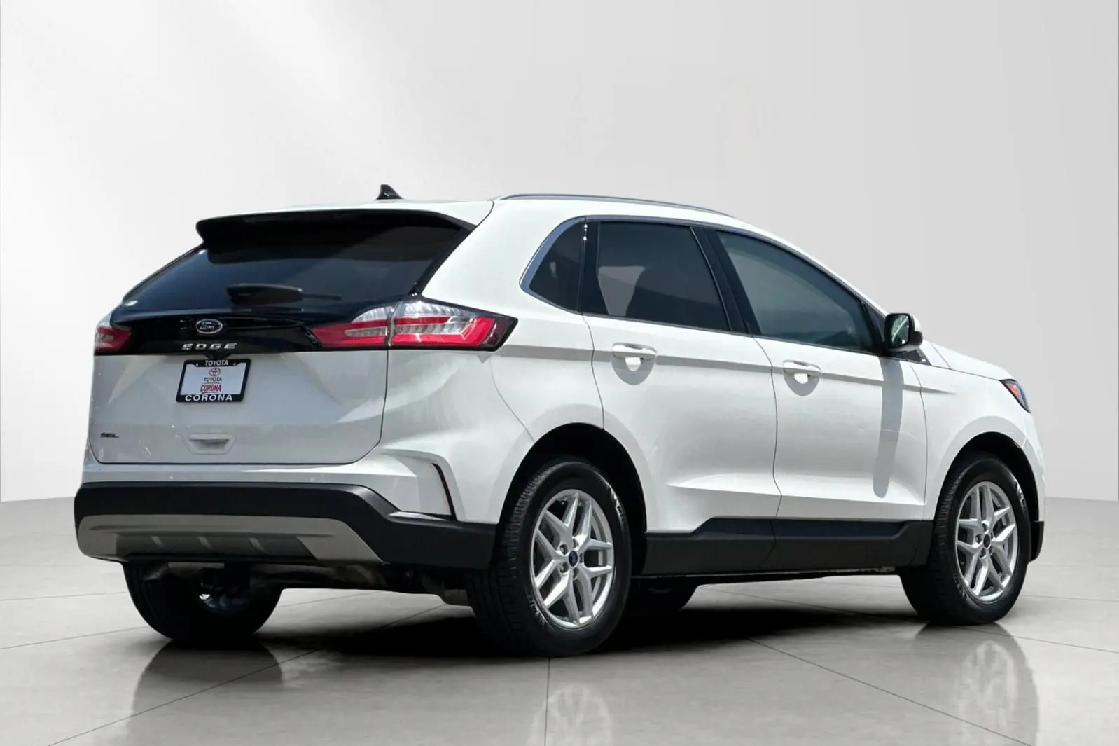 2021 Ford Edge SEL photo 3