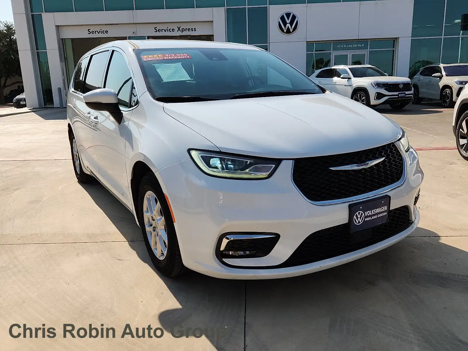 2023 Chrysler Pacifica Touring L's photo