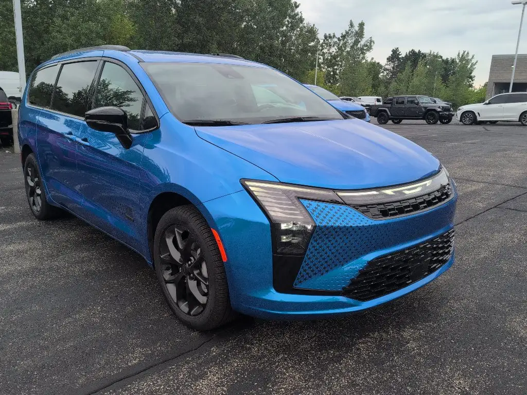 2027 Chrysler Pacifica Select AWD photo 1
