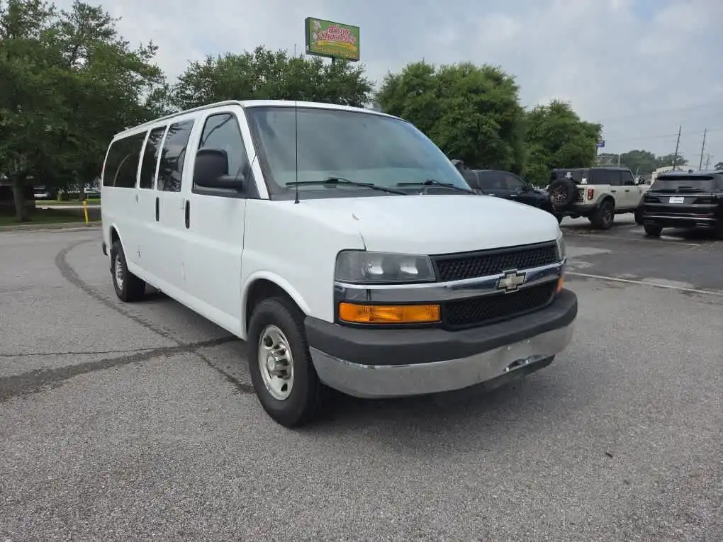 2016 Chevrolet Express 3500 LS Extended's photo