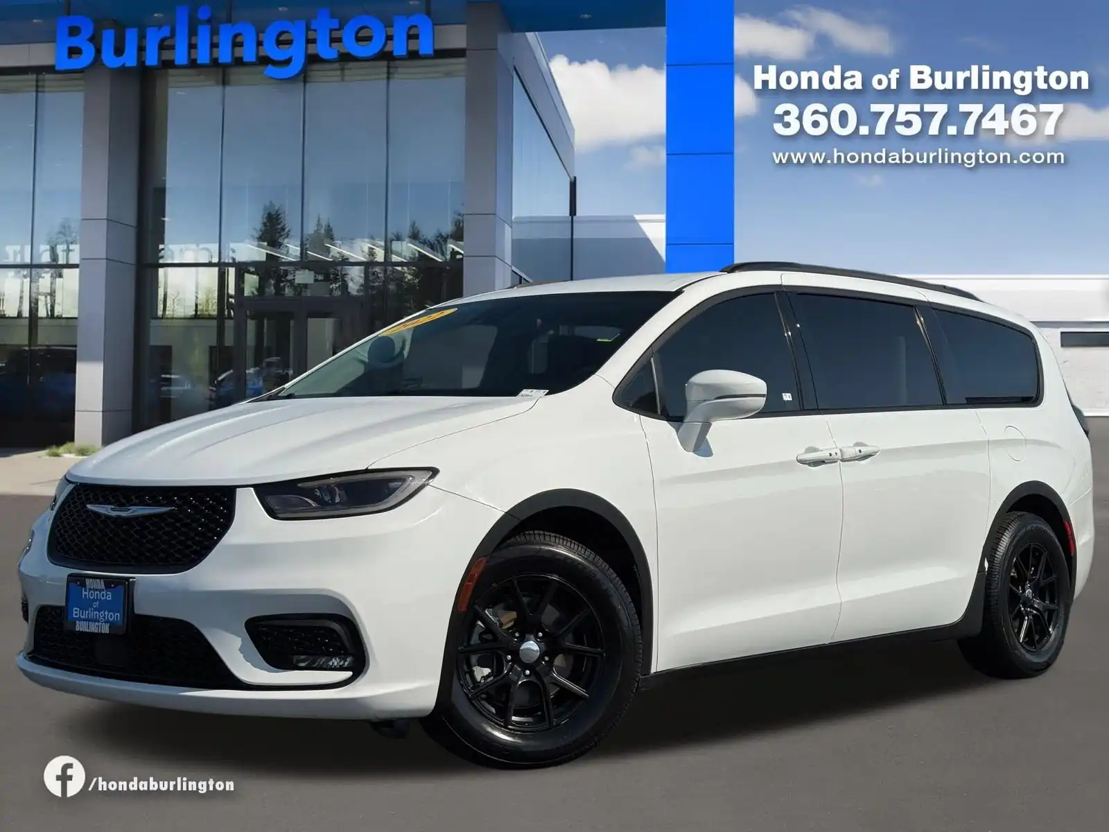 2022 Chrysler Pacifica Touring L's photo