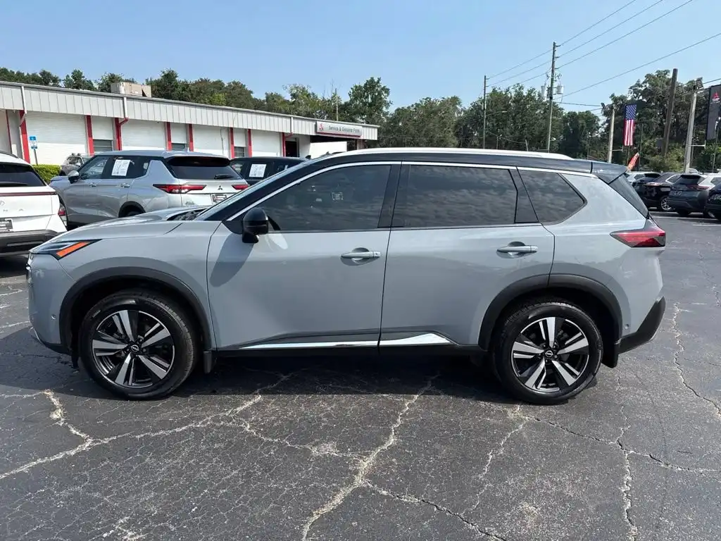 2022 Nissan Rogue Platinum FWD's photo