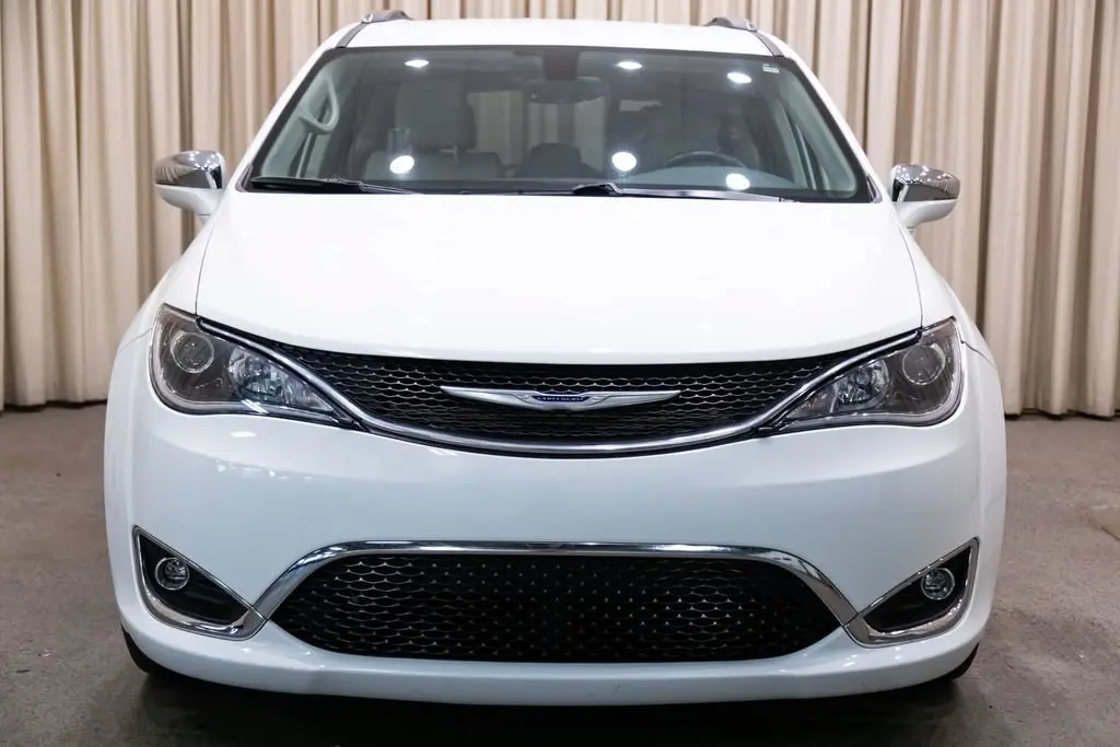 2019 Chrysler Pacifica Limited photo 3