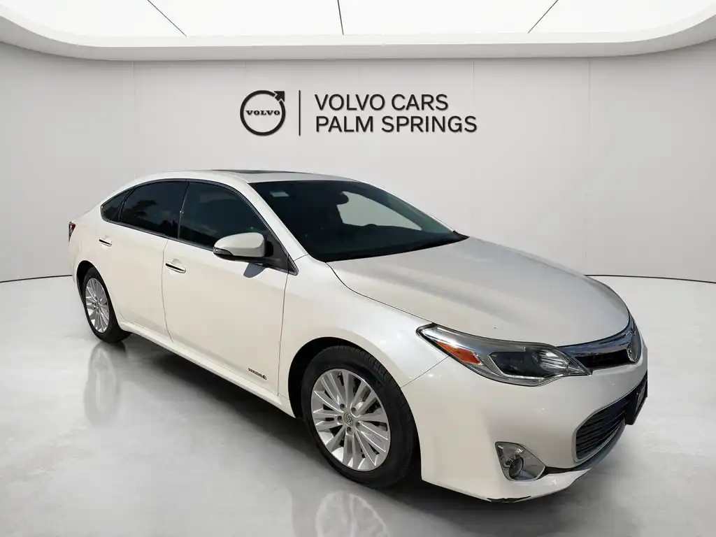 2014 Toyota Avalon Limited Hybrid's photo